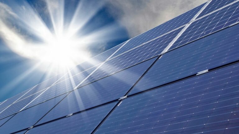 Les derniers né en solaire – Les avantages des panneaux Oksol Smart et Sunology